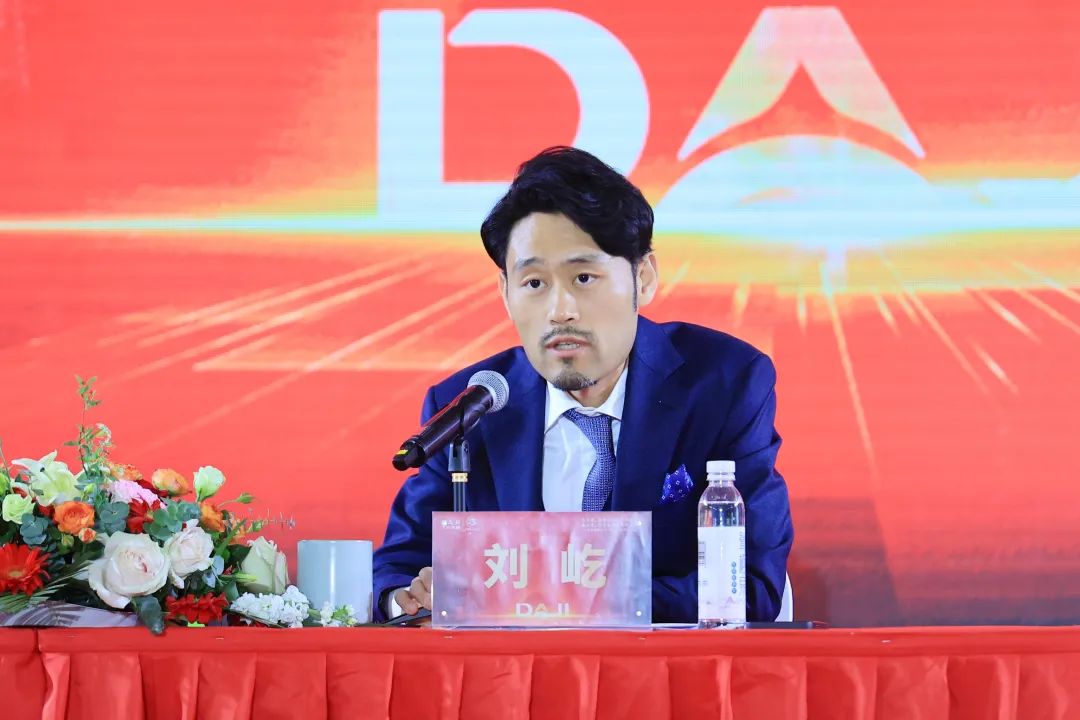 董事长.jpg 董事长.jpg